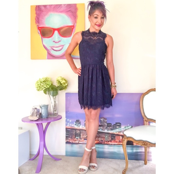 Mock Neck Lace Dress - Picture 5 of 7